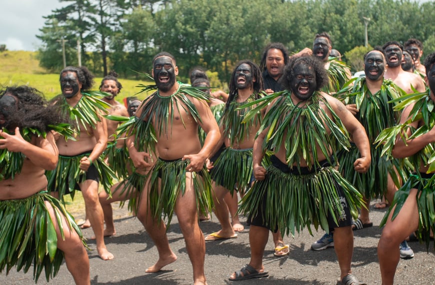 Niue men lay challenge to elevate language