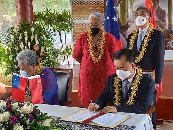 Chinese Foreign Minister meets with Fiame