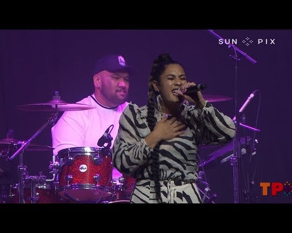 Tree feat. Swiss live at the 2019 Pacific Music Awards