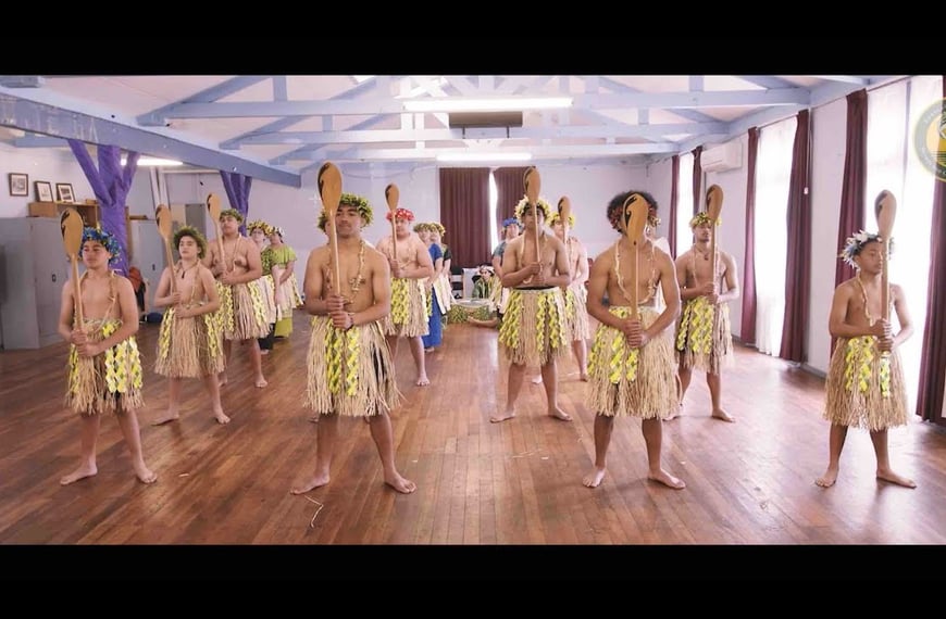 Tokelau Language Week: Tupulaga tafoe hiva (dance with the paddle)