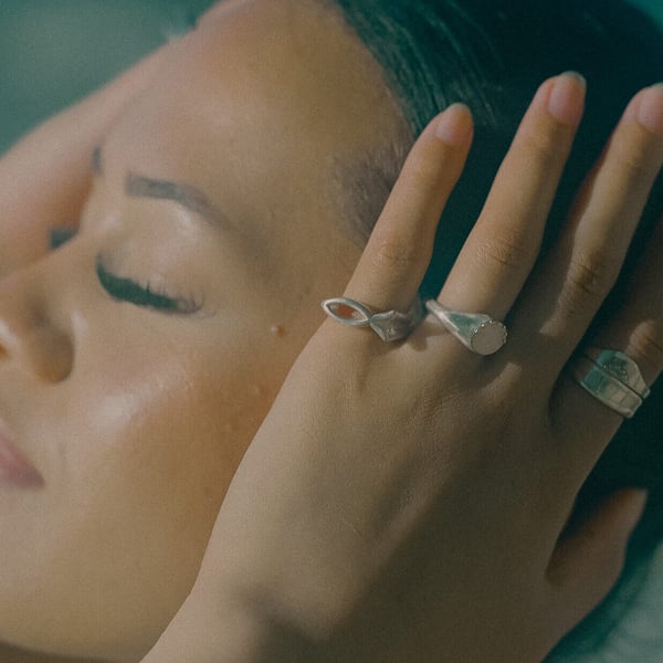 Valeti Hoeft brings passion for Tongan crafts to the world of Jewellery with online brand Dimure Misi