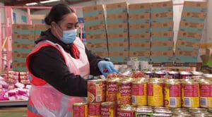 Covid-19: Food banks and social services reporting record demand