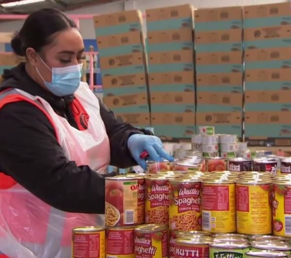 Covid-19: Food banks and social services reporting record demand