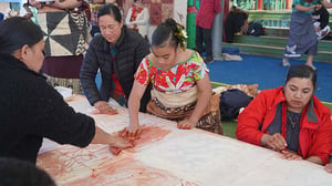 Drawing from the past: Finlayson Park School students take part in tapa cloth making