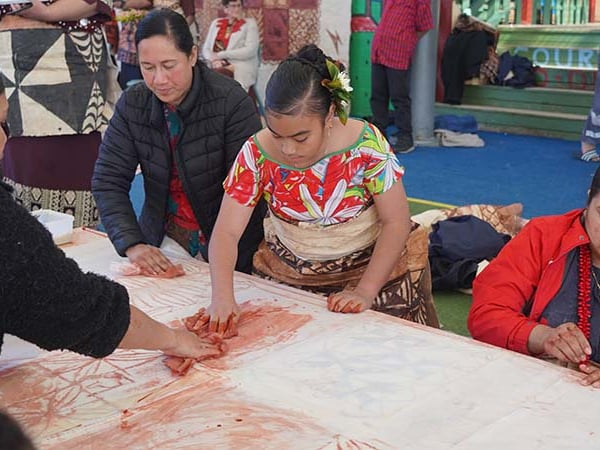 Drawing from the past: Finlayson Park School students take part in tapa cloth making