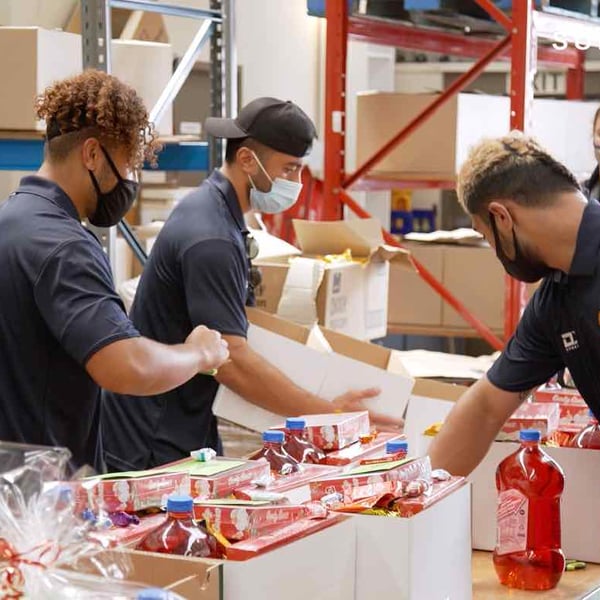 Moana Pasifika rugby players give local food bank a helping hand