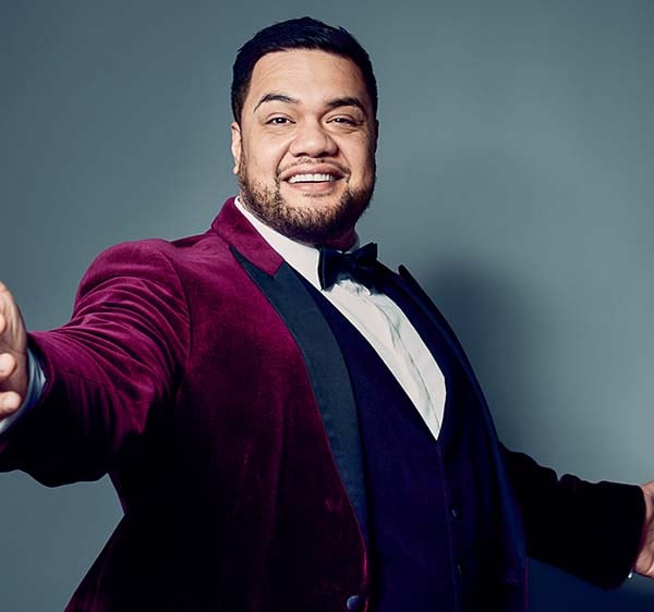 Sol3 Mio tenor Pene Pati signs to international label