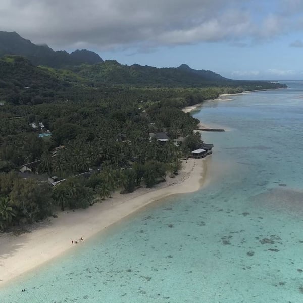 Cook Islands call for an air bridge