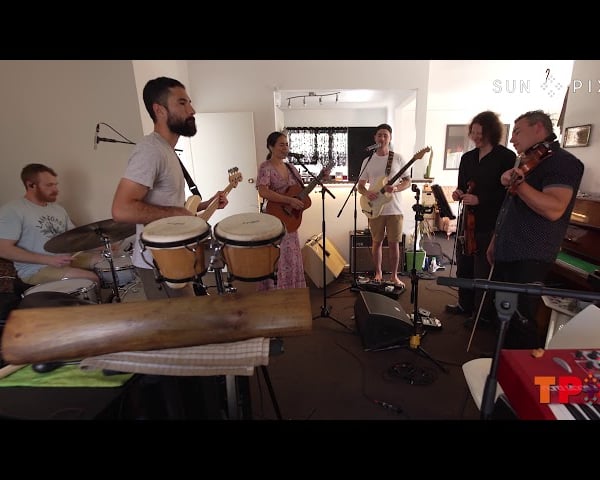 Lou’ana – Reign (live lounge session)