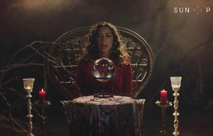 Sultry songstress Lou’ana casts her spell