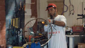 The super-volunteer guiding Ōtara youth by fixing bikes