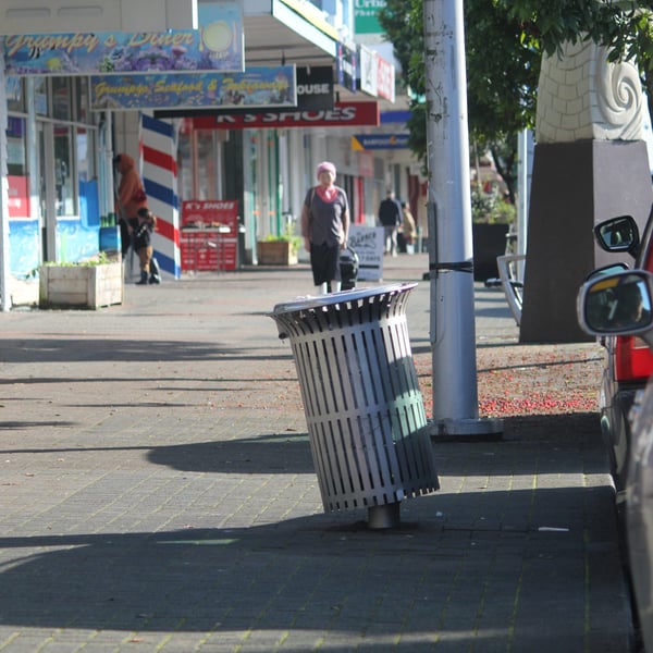 Rusty rubbish bins need replacing in South Auckland town centre