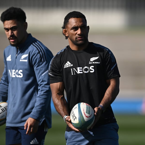 Scott Robertson selects “the best 23 players” for England test on Saturday