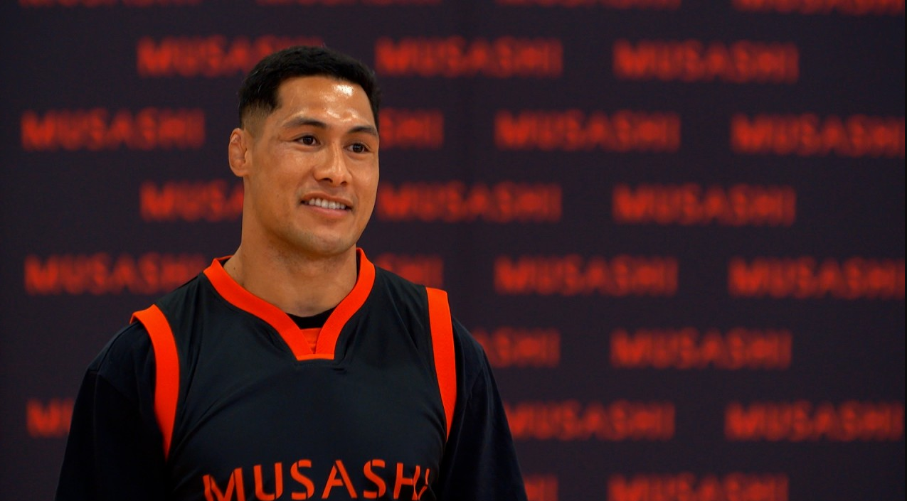Roger Tuivasa Sheck gives back to his community in Ōtara