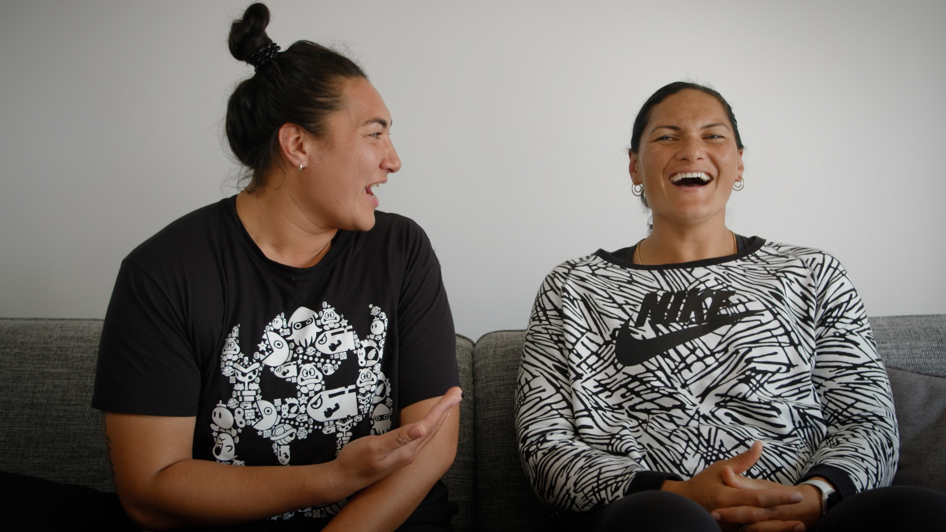 Lisa shares a laugh with big sister and shot put coach, Dame Valerie Adams